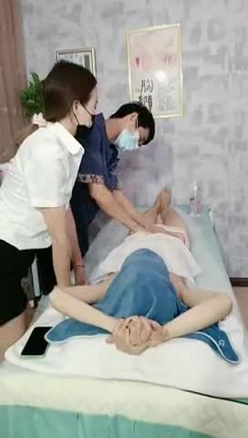 给女顾客催情逼上药玩双飞揉奶玩逼欲火焚身.mp4_20220412_062601.007.jpg